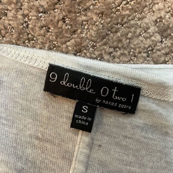 Naked zebra cut out sleeve top size S - Picture 5 of 5